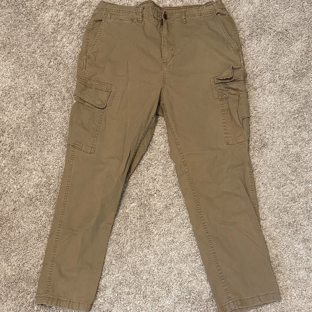 American Eagle Cargo Pants in Olive Green